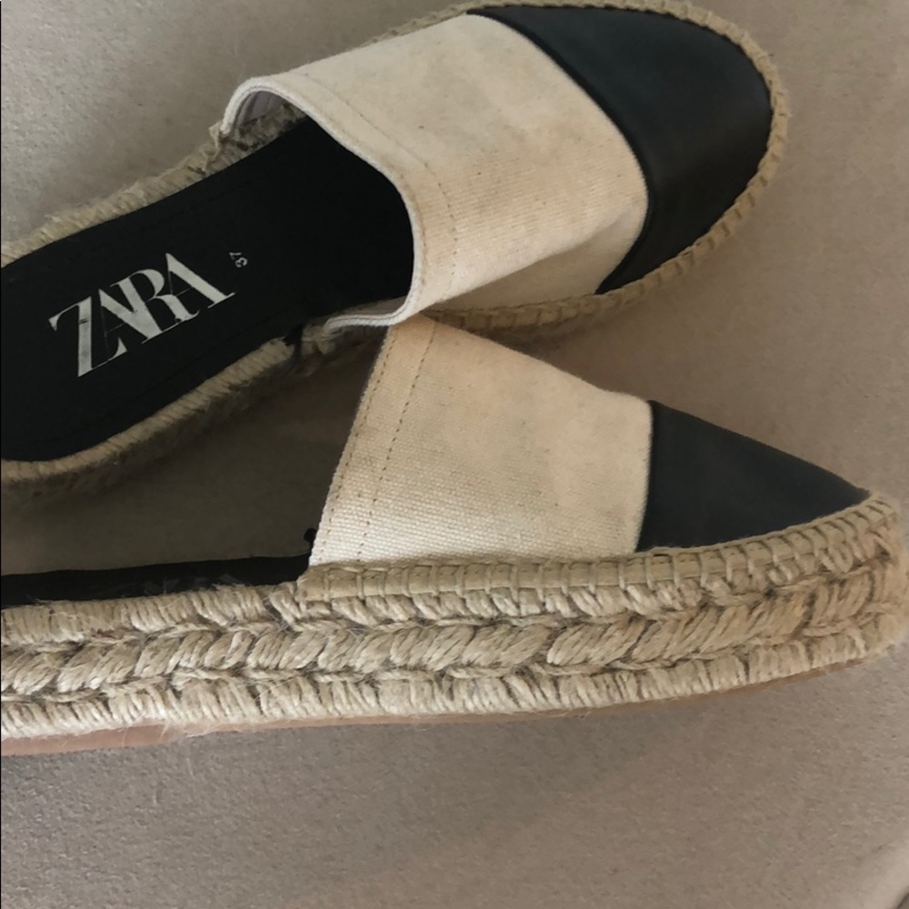 Slip ons - Picture 4 of 4